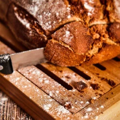 Brotschneidebrett Mit Krümelfach Bambus 38 X 3 X 25,5 Cm (BxHxT) Recycelbar 13 Brotschneidebrett Mit Krümelfach Bambus 38 X 3 X 25,5 Cm (BxHxT) Recycelbar -Geschäft Für Haushalts- Und Küchenbedarf 10038056 yy 0004 logo