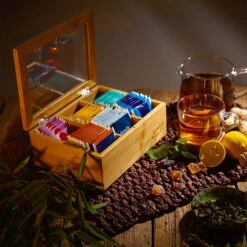 Teebox 6 Fächer 90 Teebeutel Kunststoff-Sichtfenster Bambus -Geschäft Für Haushalts- Und Küchenbedarf 10038069 yy 0003 logo